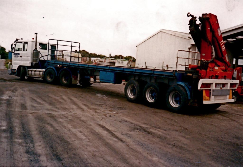 Semi Crane Truck with Extendable Trailer