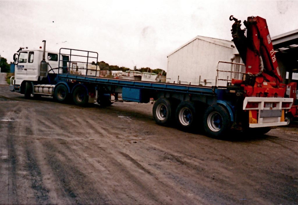 Semi Crane Truck with Extendable Trailer Belgrove Hire