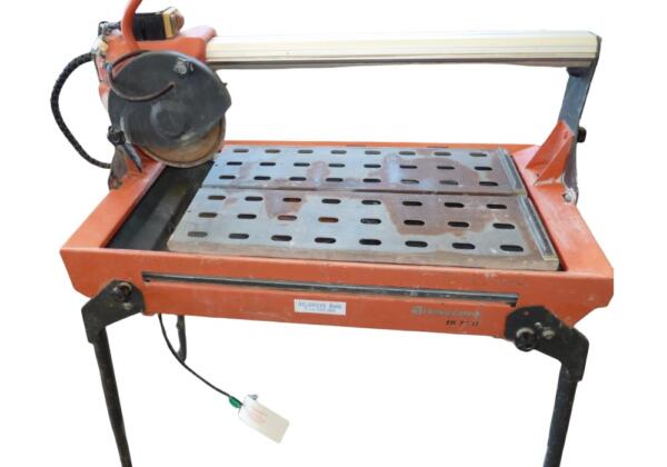 Transparent-electric-tile-saw