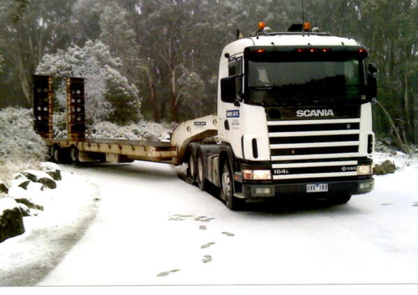 Low Loader – Tri-axle